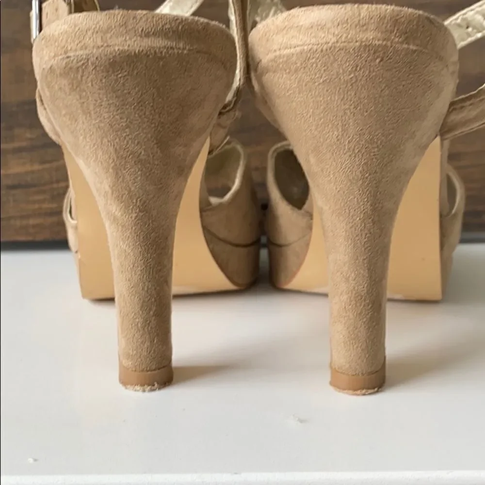 💙Hot Tomato Rylie Suede Look‎ Platform Heel Beige 6